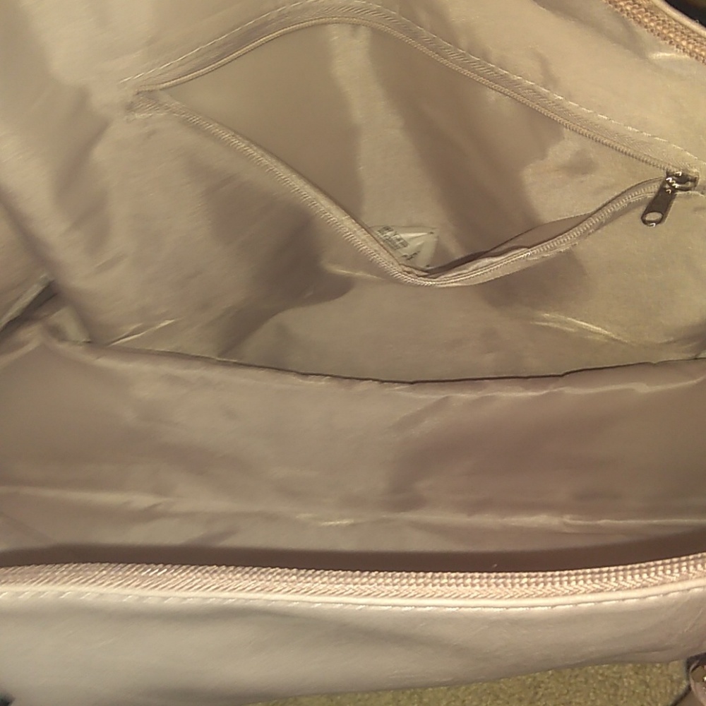 EUC PINK FAUX PLEATHER DUFFLE BAG - Picture 4 of 5